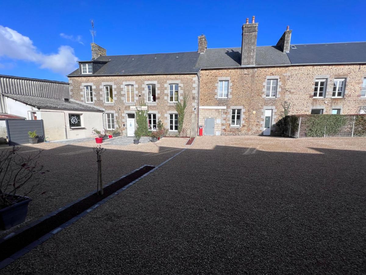ホテル Au Pere Tranquille Tinchebray-Bocage エクステリア 写真