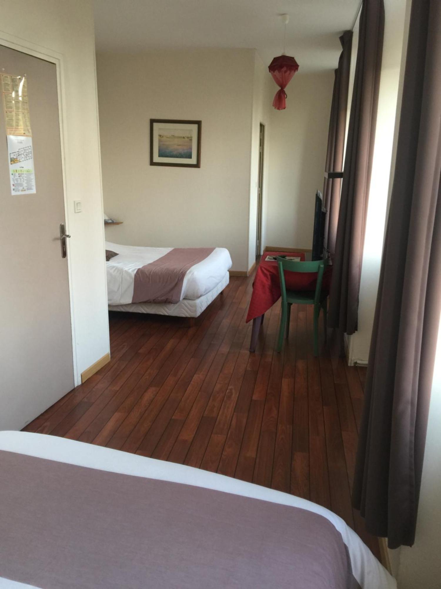 ホテル Au Pere Tranquille Tinchebray-Bocage エクステリア 写真