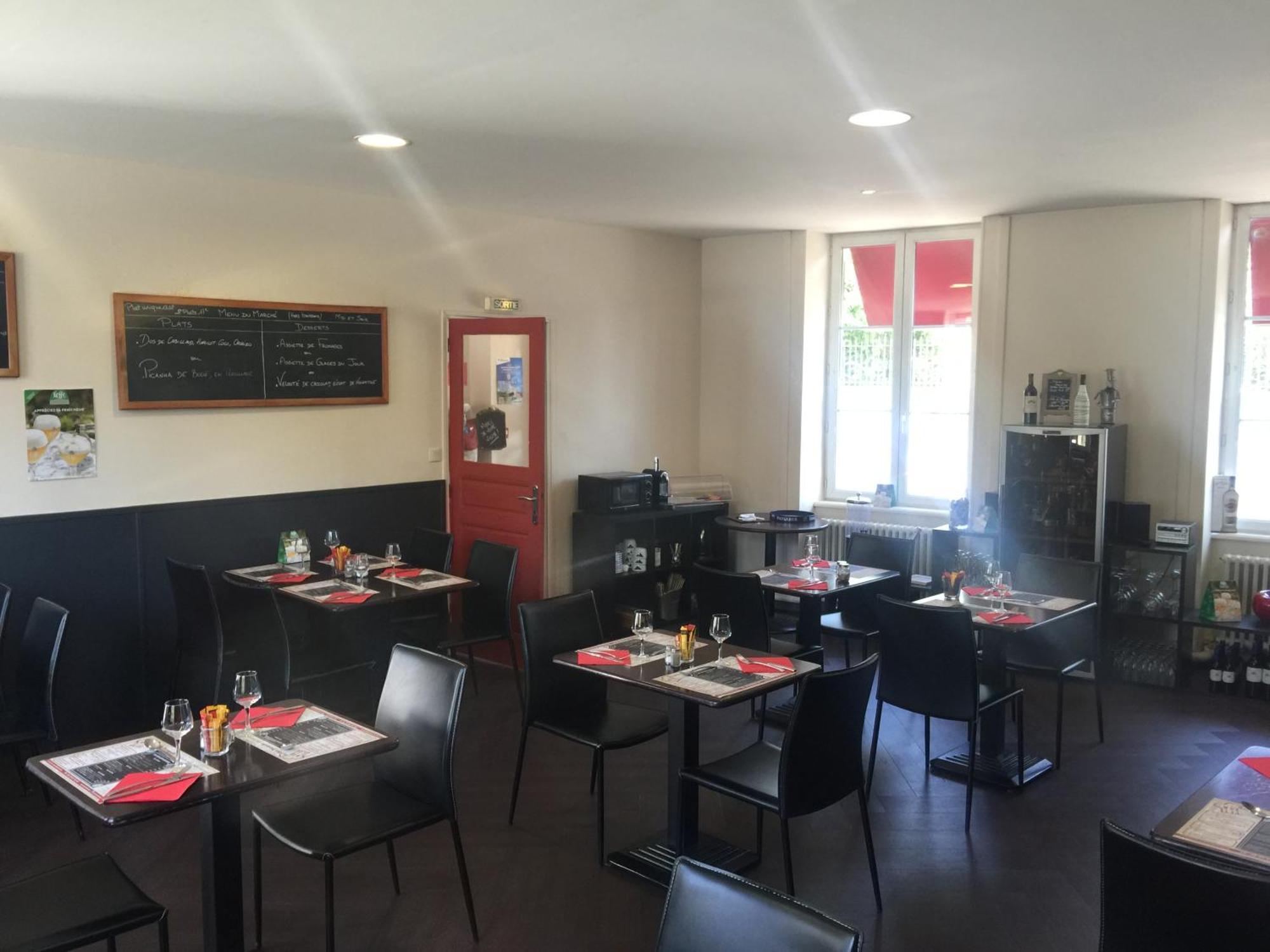 ホテル Au Pere Tranquille Tinchebray-Bocage エクステリア 写真