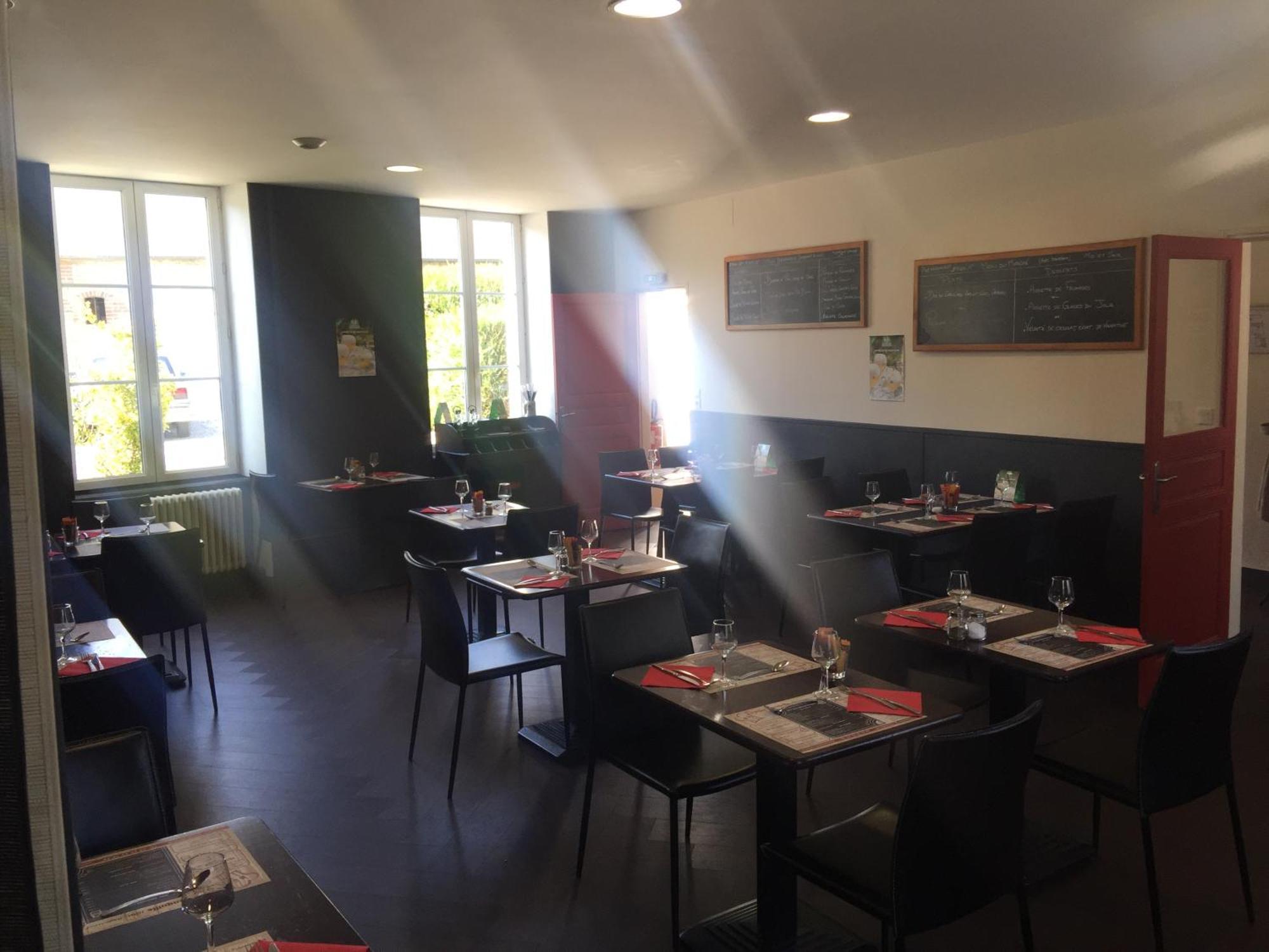 ホテル Au Pere Tranquille Tinchebray-Bocage エクステリア 写真